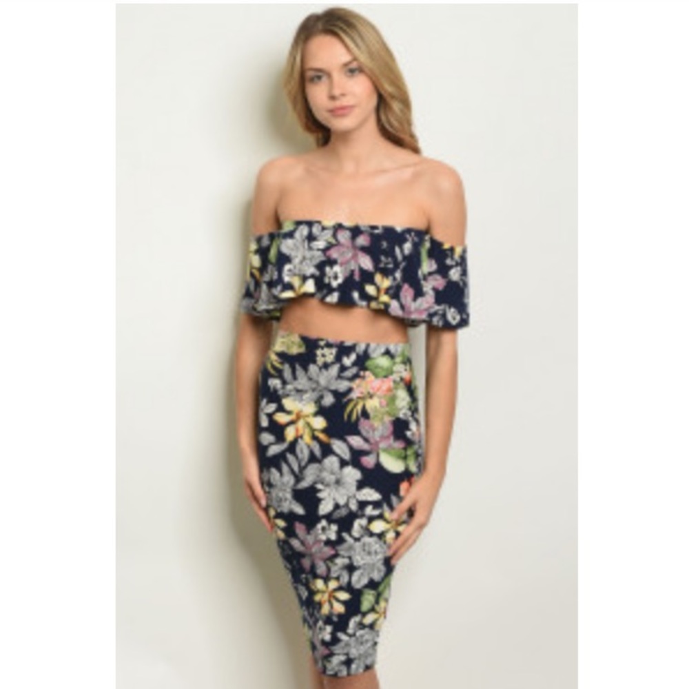 Two piece strapless skirt set